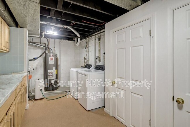 Building Photo - 3353 Ardley Ct