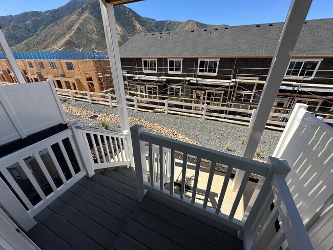Building Photo - 5260 Acacia Dr
