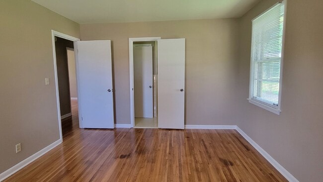 Building Photo - 6408 Robinhood Ln NW