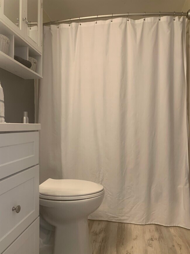 Building Photo - 508 Piscassic St