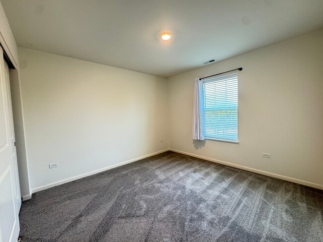 Building Photo - 15036 W Cyrus Dr