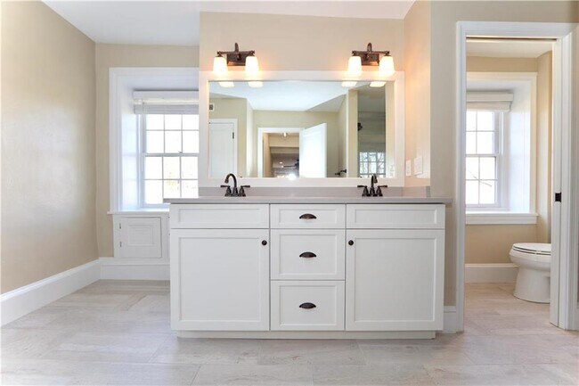 Building Photo - 4355 Old Bethlehem Pike