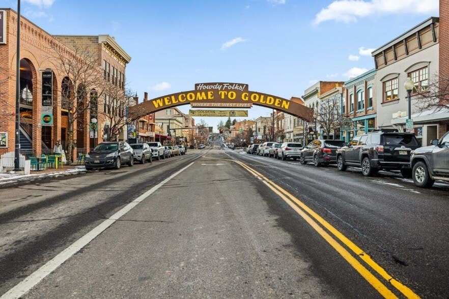Building Photo - The Avenue Lofts Golden