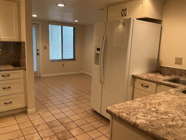 Building Photo - Lakeview Condo Coming Soon | Directly Across from Lake Hollingsworth