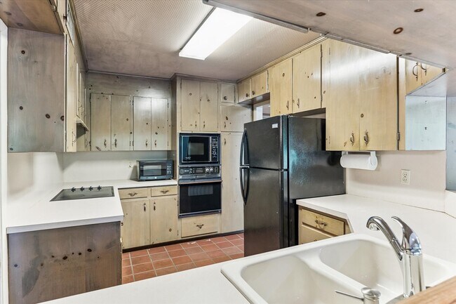 Building Photo - 1031 Ridgeley Dr
