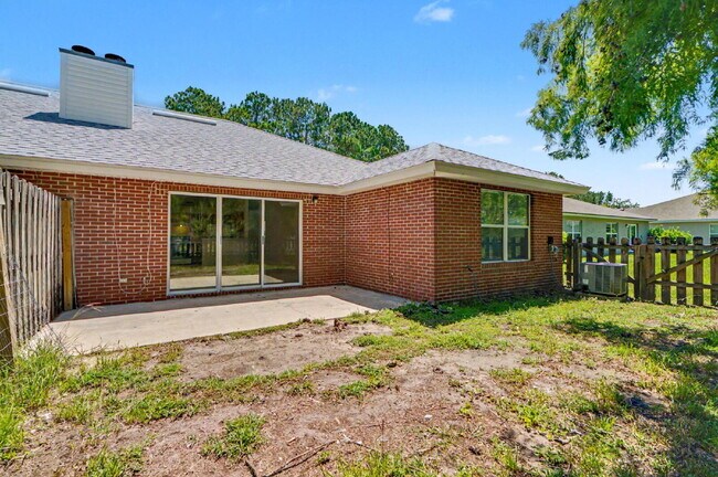 Building Photo - Indian Trails