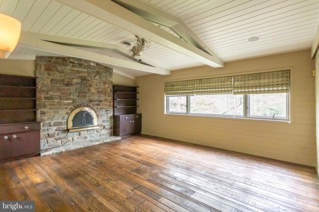 Building Photo - 1434 Kirby Rd