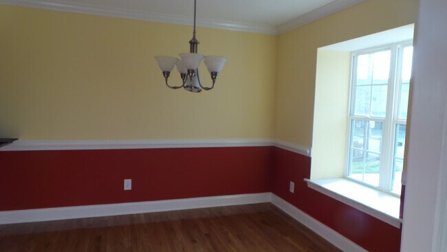 Building Photo - ~~~ Pretty Updated Brick Ranch ~~~