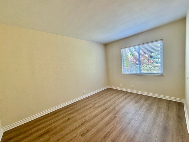 Building Photo - Lovely 3 bedroom single level home in Miss...