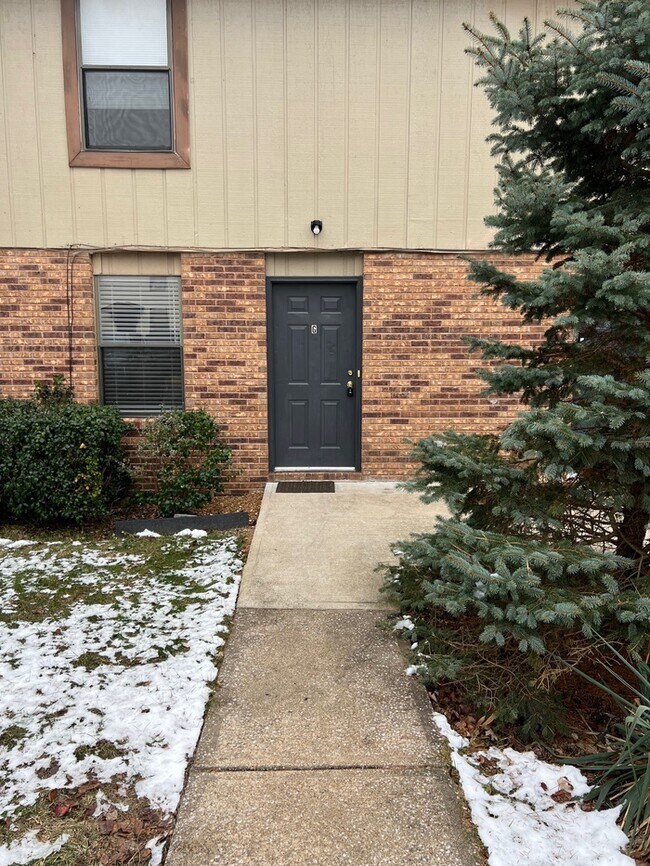 Primary Photo - 2512 Elmwood Pkwy