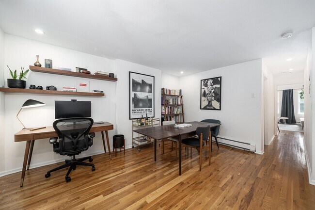 Building Photo - 331 Varick St