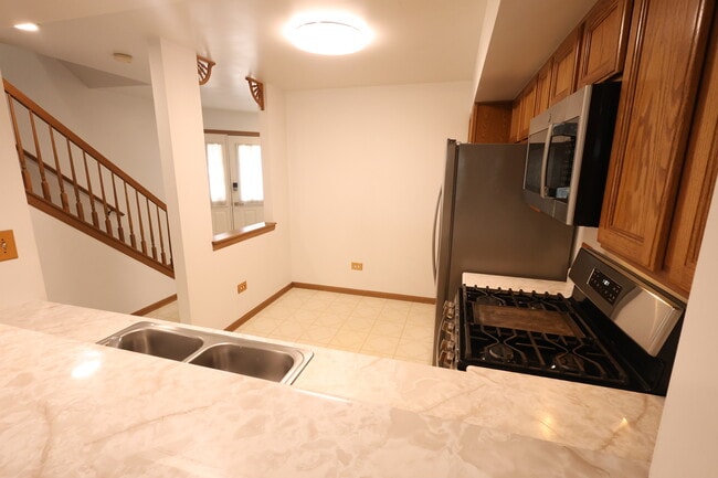 Building Photo - 1840 Grove Ave