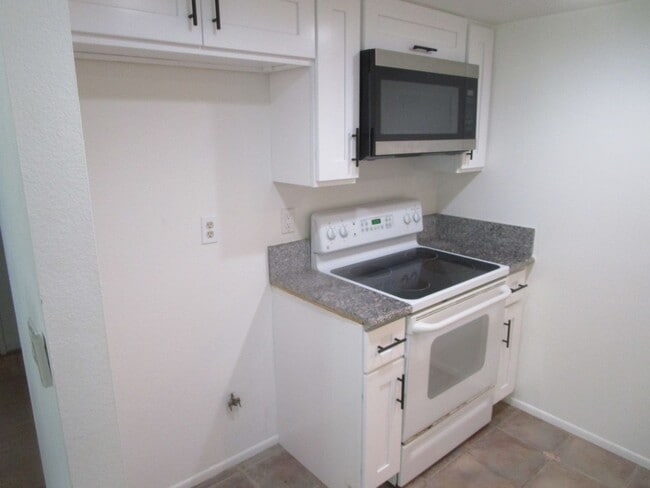Building Photo - Beautiful 2 Bed / 2.5 Bath Condo in Fullerton
