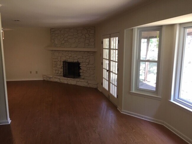 Building Photo - 1115 Briar Creek Rd