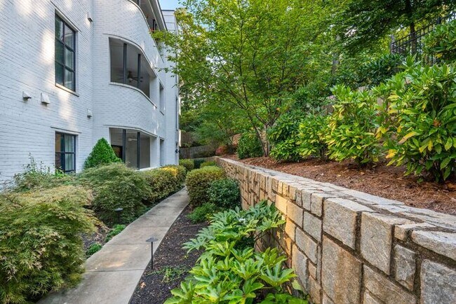 Building Photo - Welcome To The Sophia - Your Perfect Retreat in Historic Druid Hills!