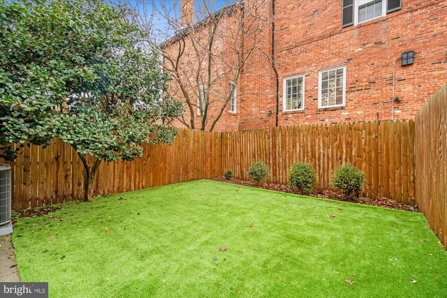 Building Photo - 222 Green St