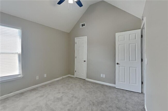 Building Photo - 4087 Rosebud Park Dr