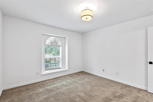 Building Photo - 3933 Woodlawn Ln