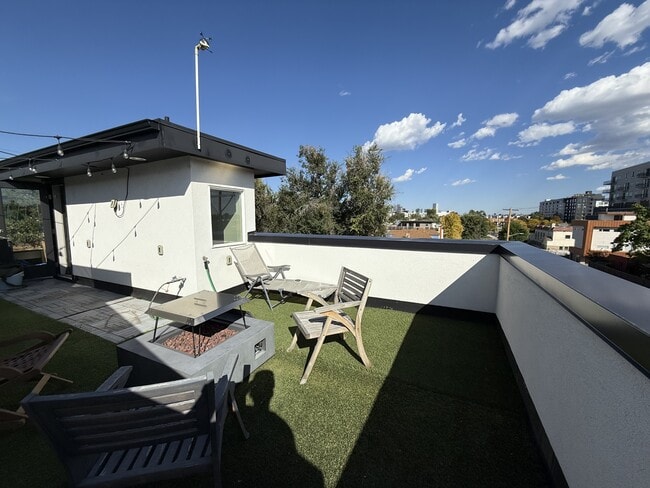 Building Photo - 1551 King St