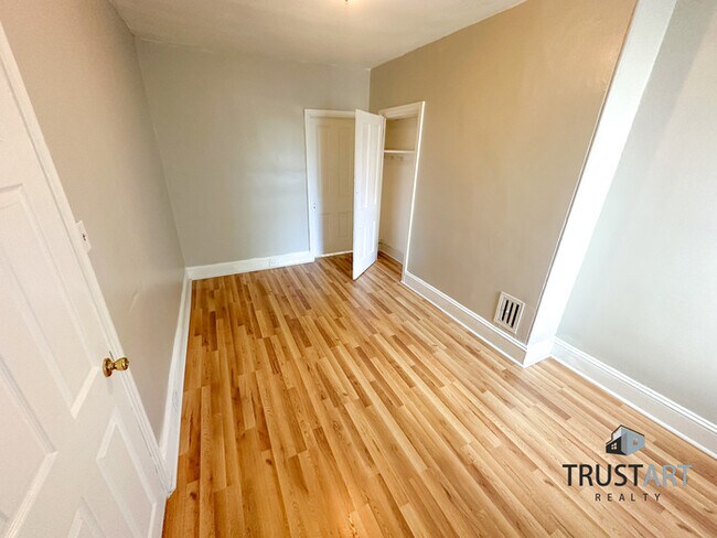 Building Photo - 3 Bedroom townhome in Mantua, Philadelphia!