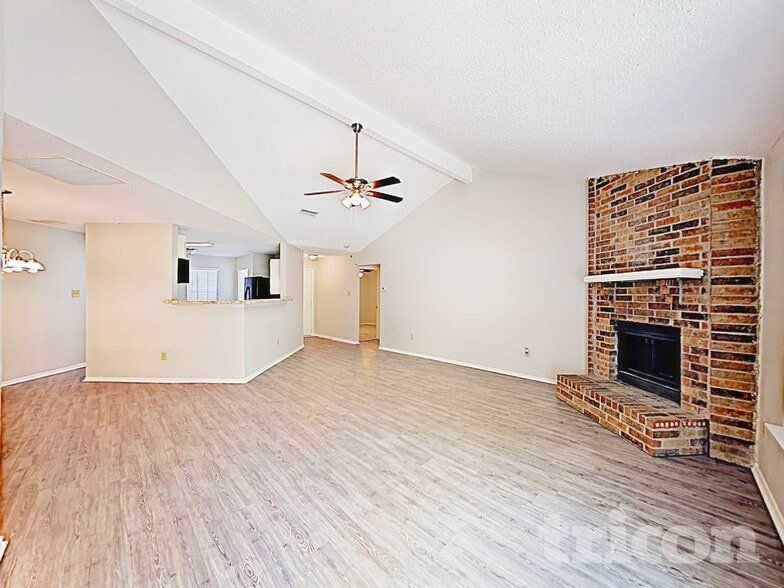 Building Photo - 2537 Rialto Way