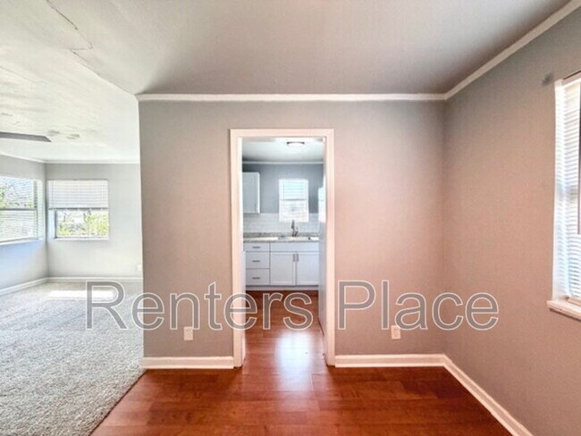 Building Photo - 2915 E Easton St