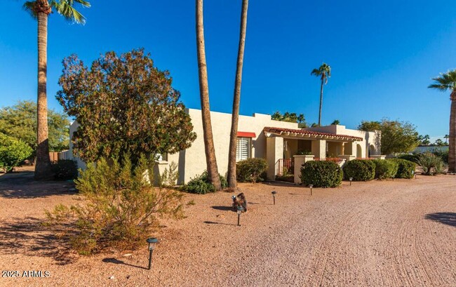 Building Photo - 6316 E Doubletree Ranch Rd