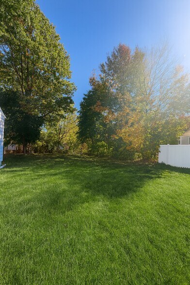 Building Photo - 1805 Beaconwood Ave