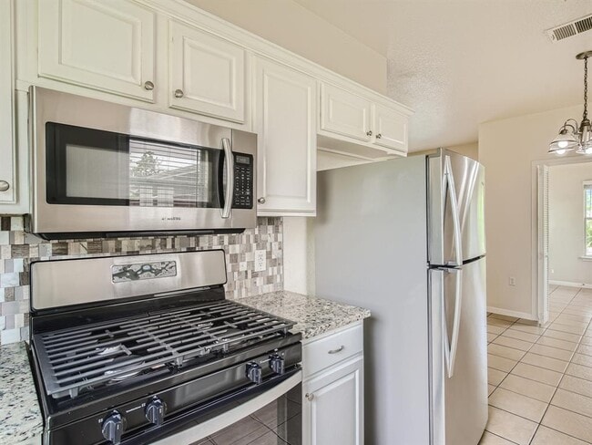 Building Photo - 6102 Reicher Dr