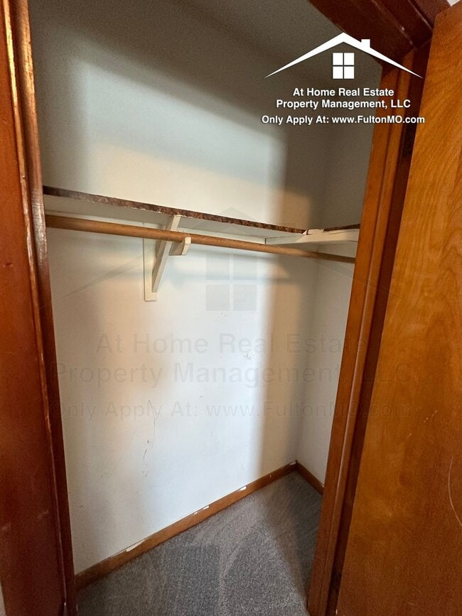 Building Photo - 911 Castlewood Ave