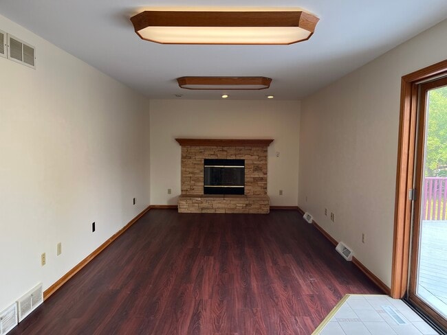 Building Photo - 5849 Oxbow Bend