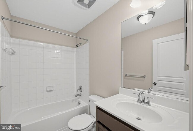 Building Photo - 7524 Holly Ridge Dr