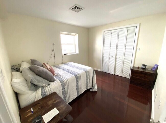 Bedroom 1 - 136 Hill St