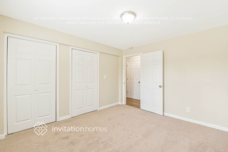 Building Photo - 3332 Bonneville Dr