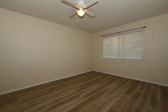 Building Photo - 410 Splitrock