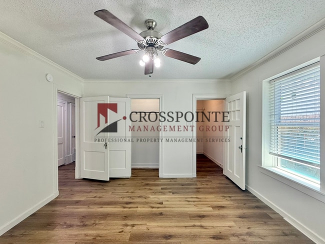 Building Photo - 111 N Gatewood Dr