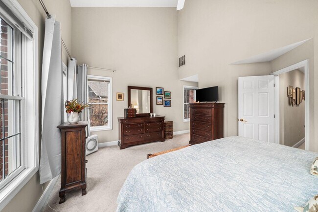 Building Photo - 4620 Knight Pl