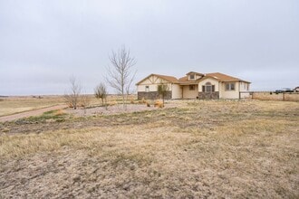 Building Photo - Great 3-Bedroom 2-Bathroom Home with Space in Cheyenne
