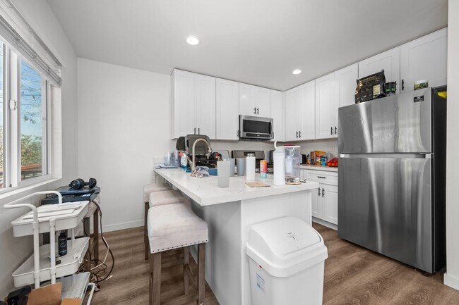 Building Photo - 5377 E Falls View Dr