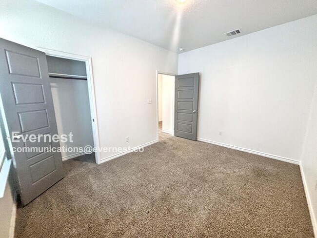 Building Photo - 2239 Hornbeam St