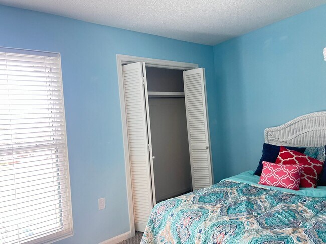 Building Photo - Furnished NMB Three-Bedroom Townhome is less than one mile from the Beach! Available Now!