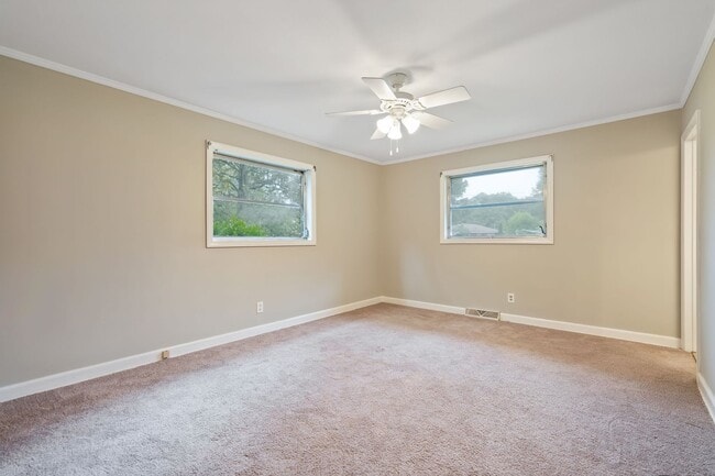 Building Photo - Beautiful 3-Bedroom Ranch Style Family Home with LARGE Fenced in Yard!