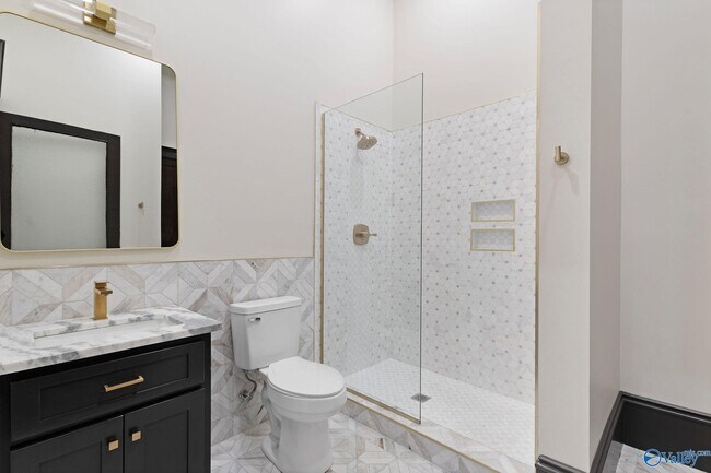 Building Photo - 719 Bank St NW