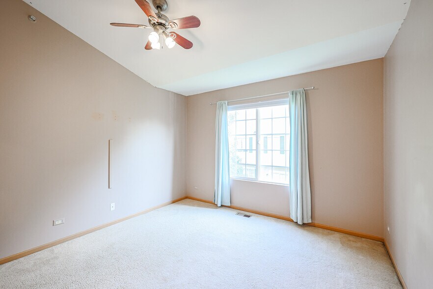Building Photo - 607 Fox Ridge Dr