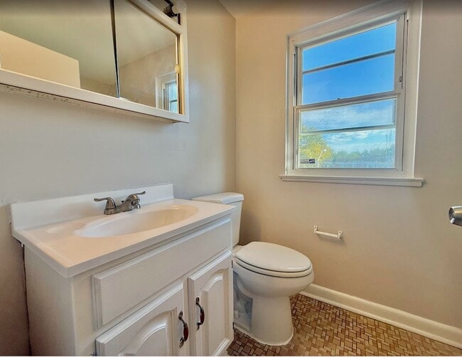 Building Photo - 4740 Vancouver Rd