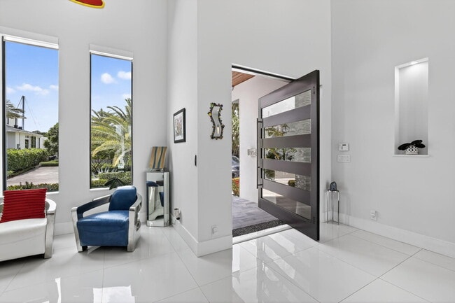 Building Photo - 334 Isle of Capri Dr