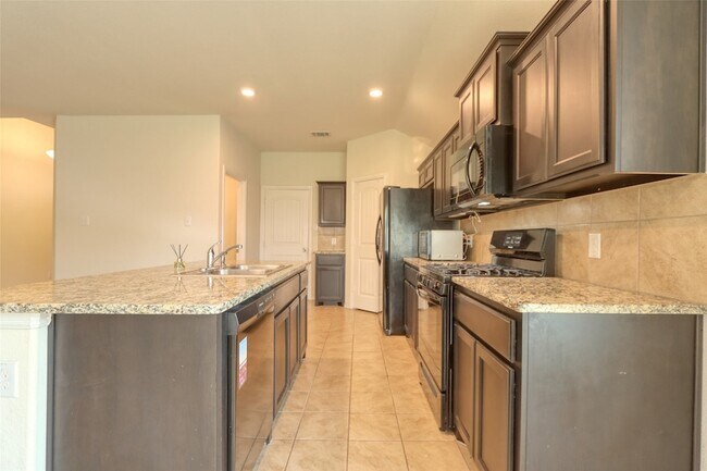 Building Photo - 744 Walls Blvd