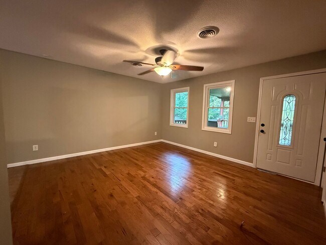 Building Photo - 32 Brown Ln