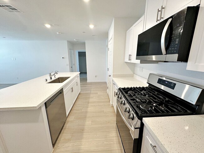Building Photo - BRAND NEW BUILD! 2 BEDROOM TOWNHOME!