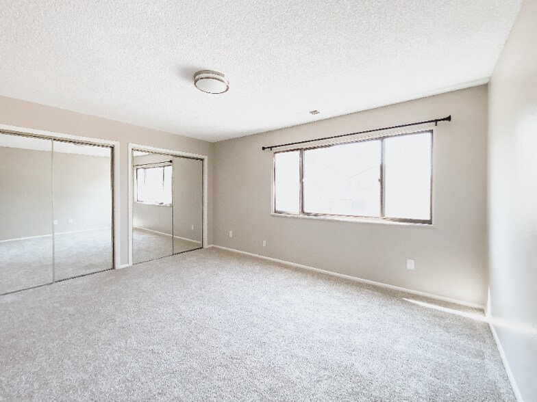 Building Photo - 2282 S Oakland Way
